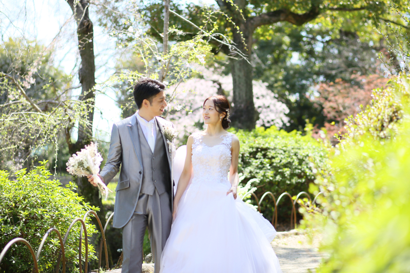 庭園をうまく使えば洋装もオシャレフォトに