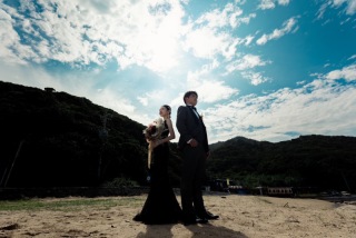 鮮やかな空とのコントラストが美しい一枚。どんな一瞬もドラマティックに切り取ります。