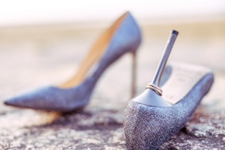 被写体が一番美しい一瞬を見逃しません。また、お二人の思い出のお小物なども一緒に撮影いたします。