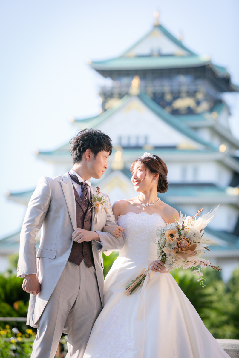 【洋装】大阪城周辺で天守閣をバックに撮影できる!豊富な衣装から選べるドレス2着タキシード2着プラン