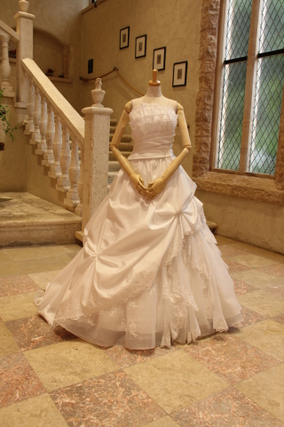 ホワイトレースフリル