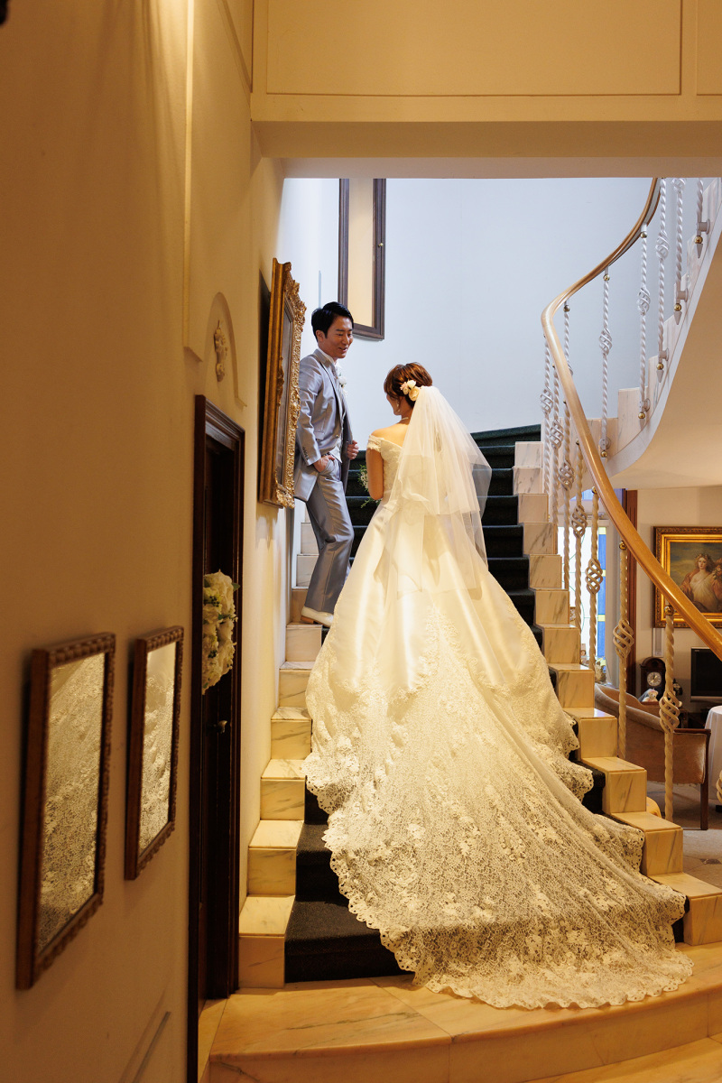 後ろ姿が美しいロングトレーンドレス♡