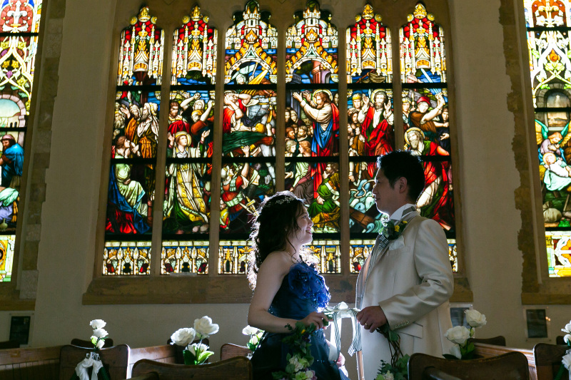 ステンドグラスからの光