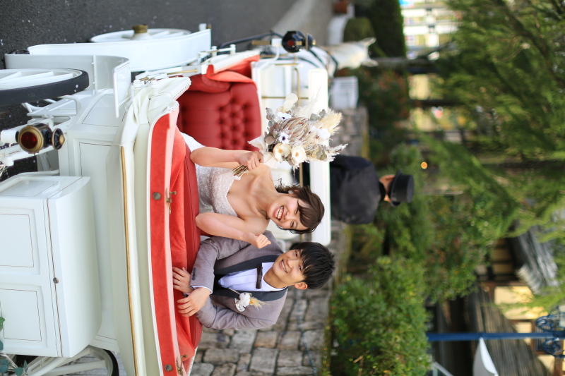 結婚式場で【白馬と馬車撮影】洋装プラン|全データ50カット|10ページアルバム|撮影60分付き|ザ・グリーンカーメル