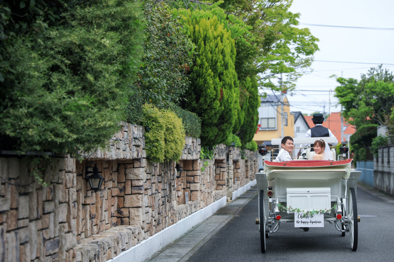 結婚式場で【白馬と馬車撮影】洋装プラン|全データ50カット|10ページアルバム|撮影60分付き|ザ・グリーンカーメル