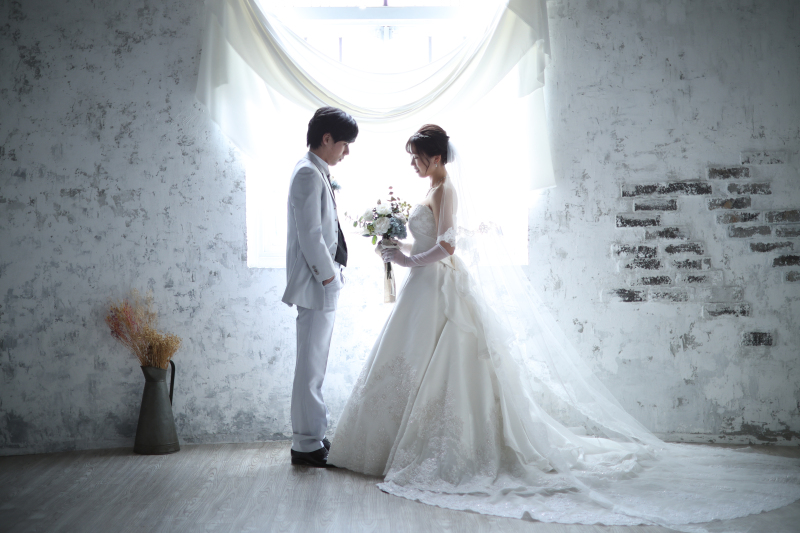 【洋装スタジオ】シンプルなスタジオ撮影プラン|60分撮影・全データ50カットお渡し|ヘアメイク・着付付き