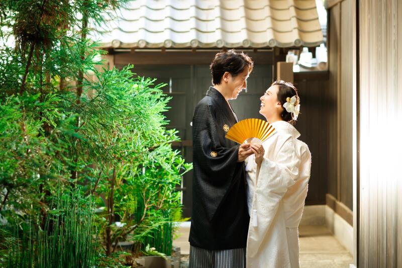 百花籠の美しい建築とともに