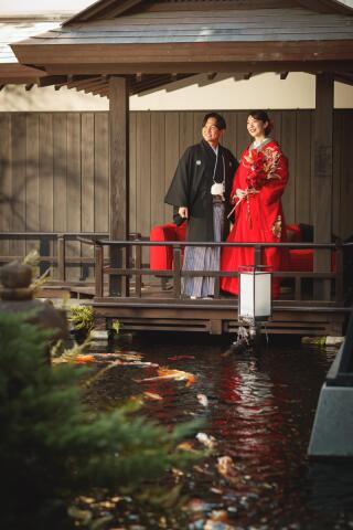 鮮やかな色打掛が映える和の世界。百花籠で残すこだわり和装フォトウエディング