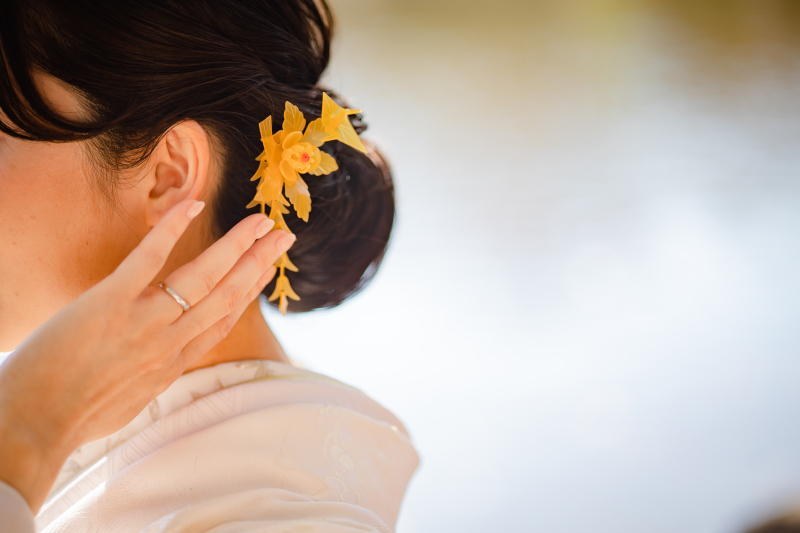 髪飾りはお母様から受け継がれたべっこうの簪