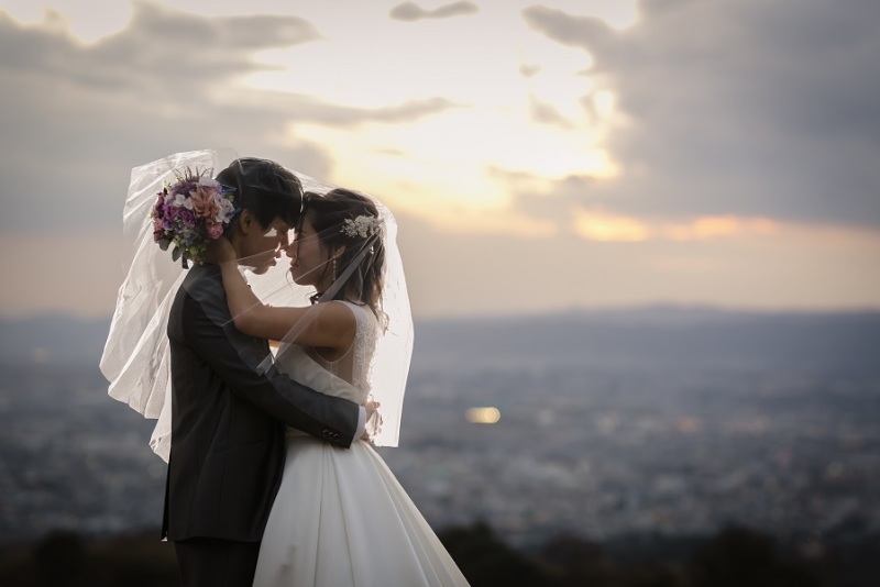 ドレスもタキシードも華やか!