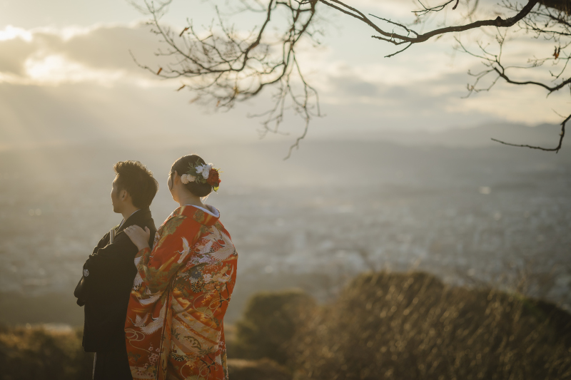 夕光に包まれながらふたりで眺める景色