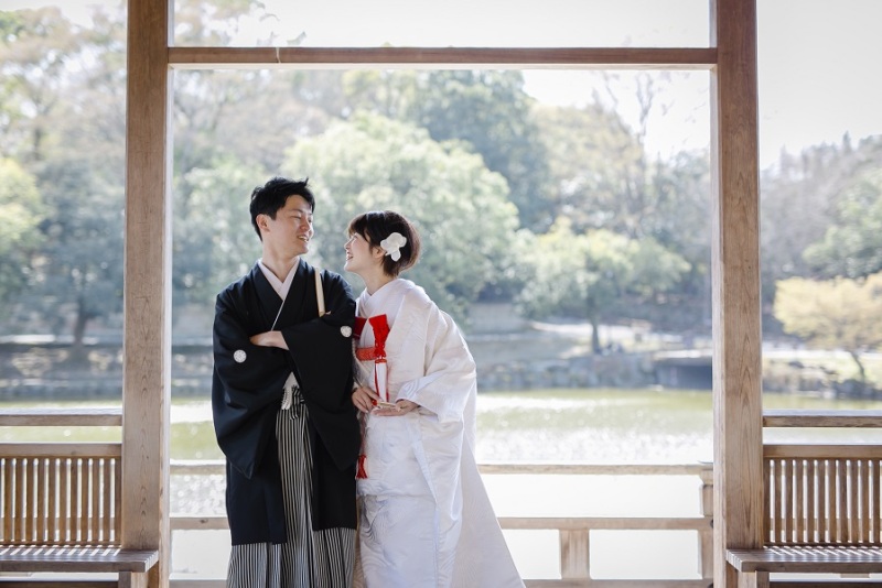 浮見堂内で可愛いお二人!