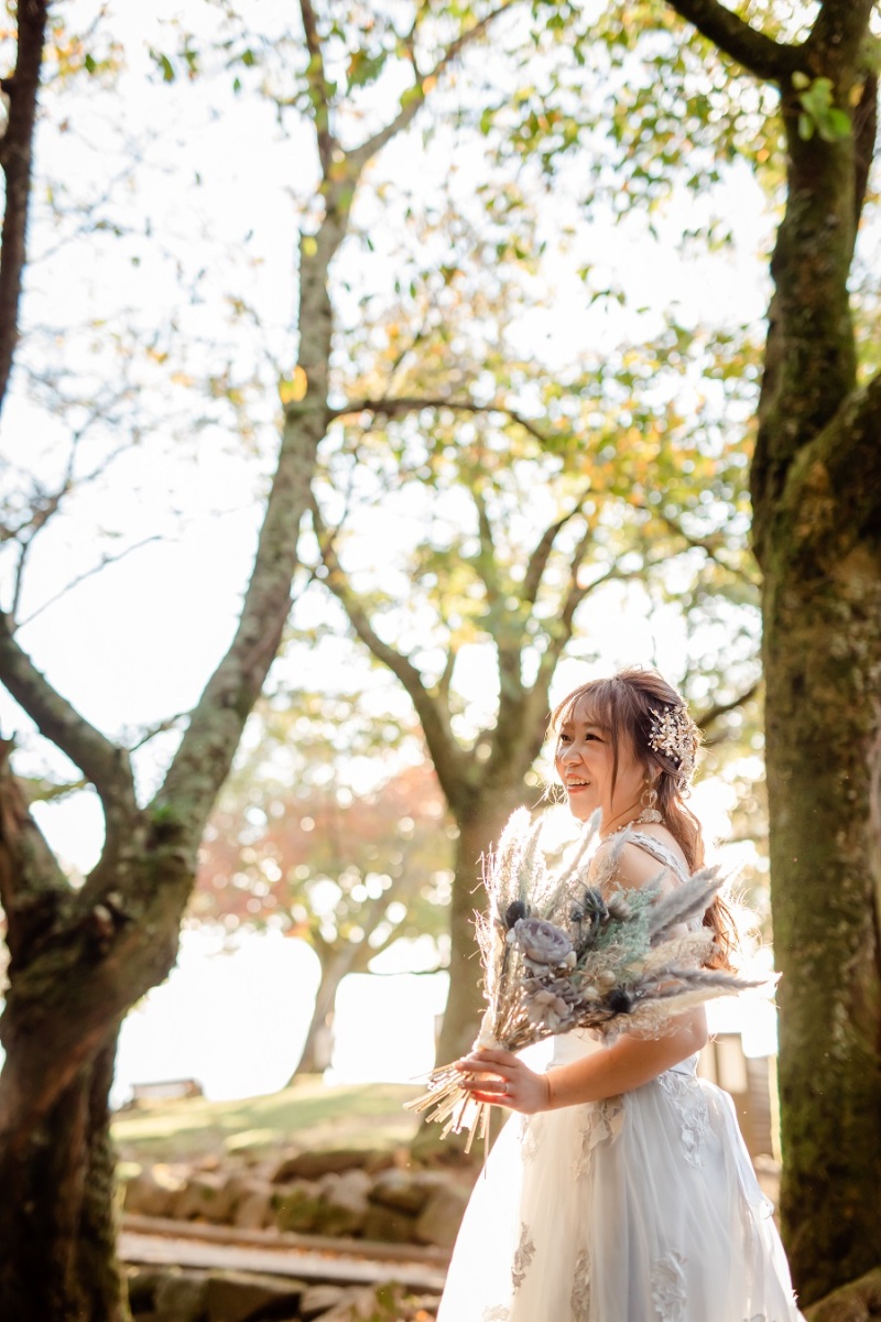 こだわりの衣裳、ヘアパーツ、そして手作りのブーケ