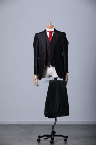 ブラック　赤パイピング