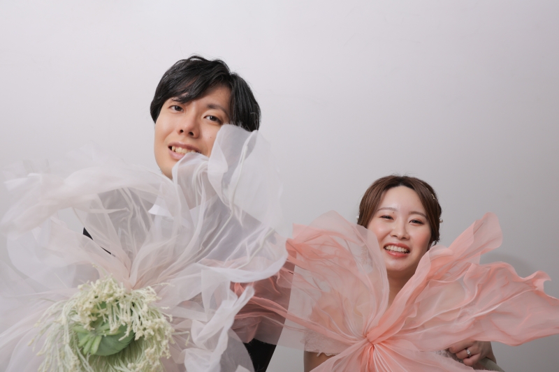 大きなお花の間から