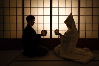 伝統的な白無垢と綿帽子