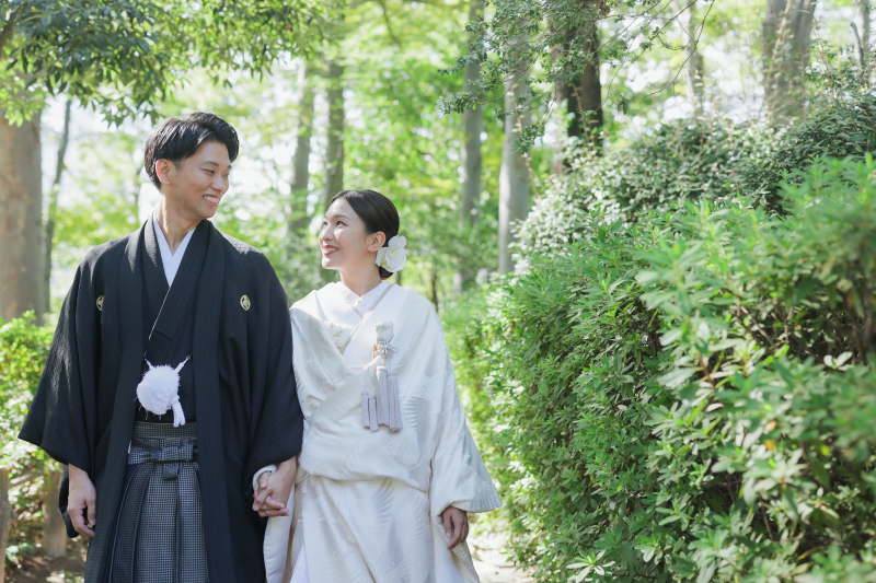 おふたりで手を繋いでお散歩