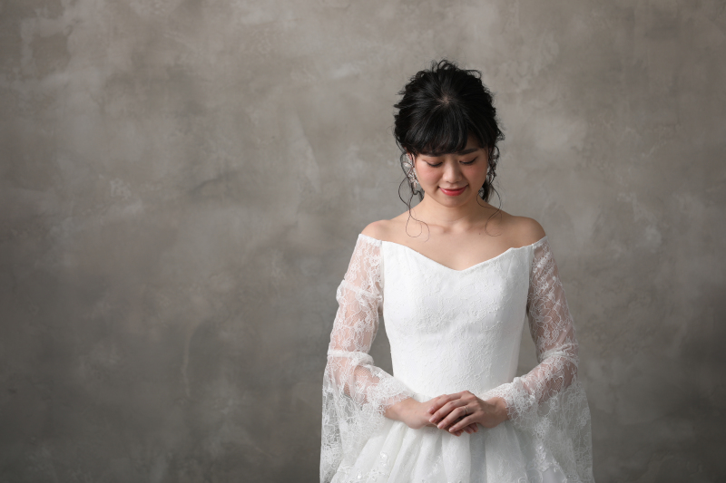 ドレスに合わせたポージングで