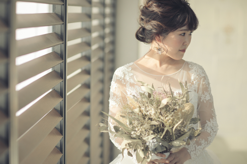 お気に入りのアクセサリーを身につけて上品な気分に