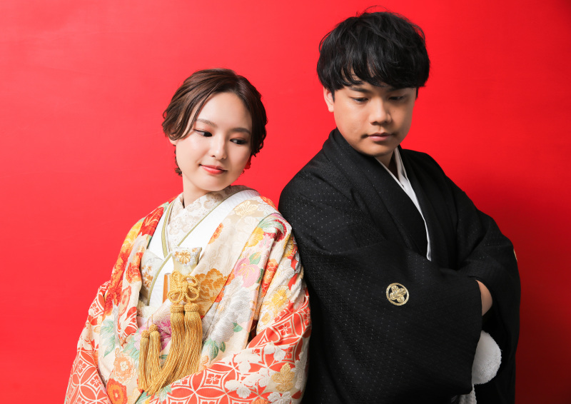 赤背景で華やかに