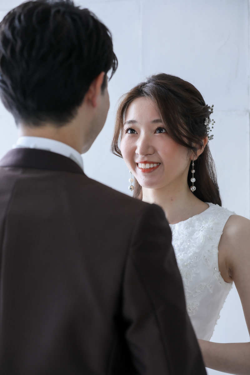 ご新郎様越しに