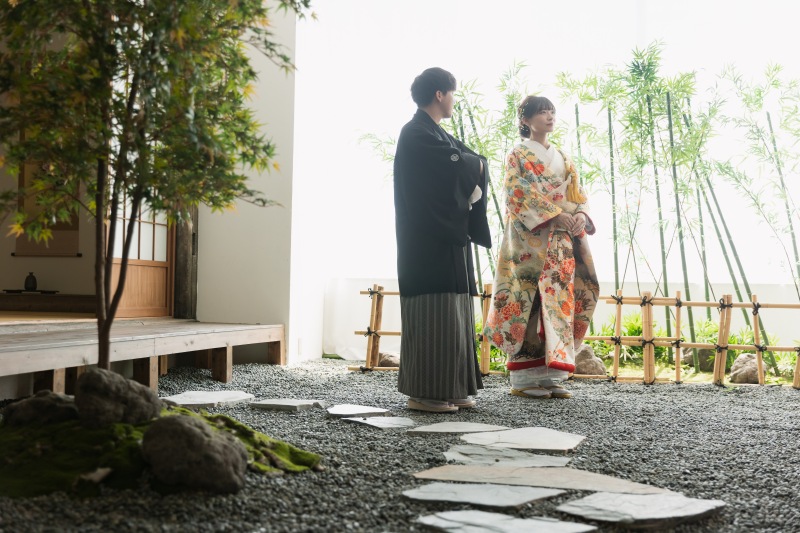 小物やスタジオアイテムで賑やかな写真を！