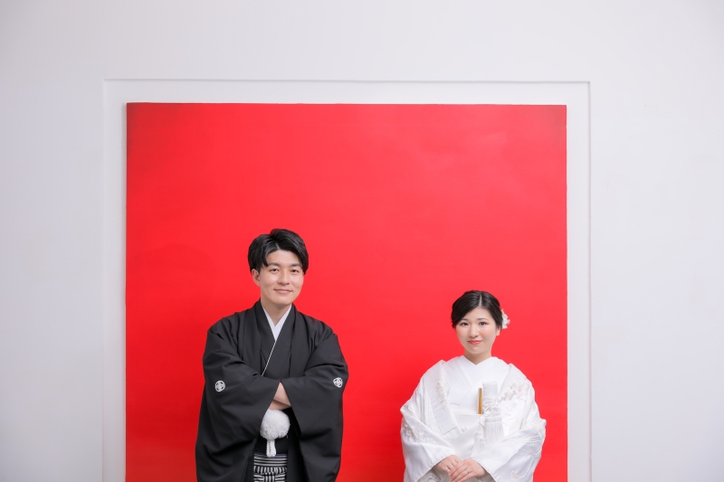 赤と白の背景　招待状にぜひ