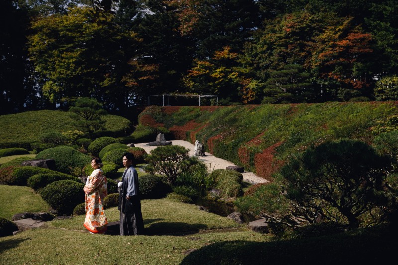 広々とした日本庭園で