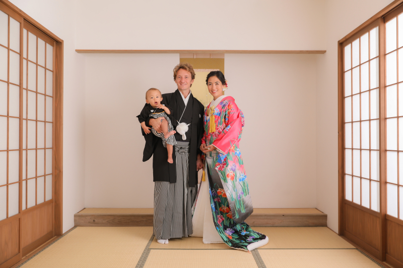 お茶室の中でかっちりした立ち姿も