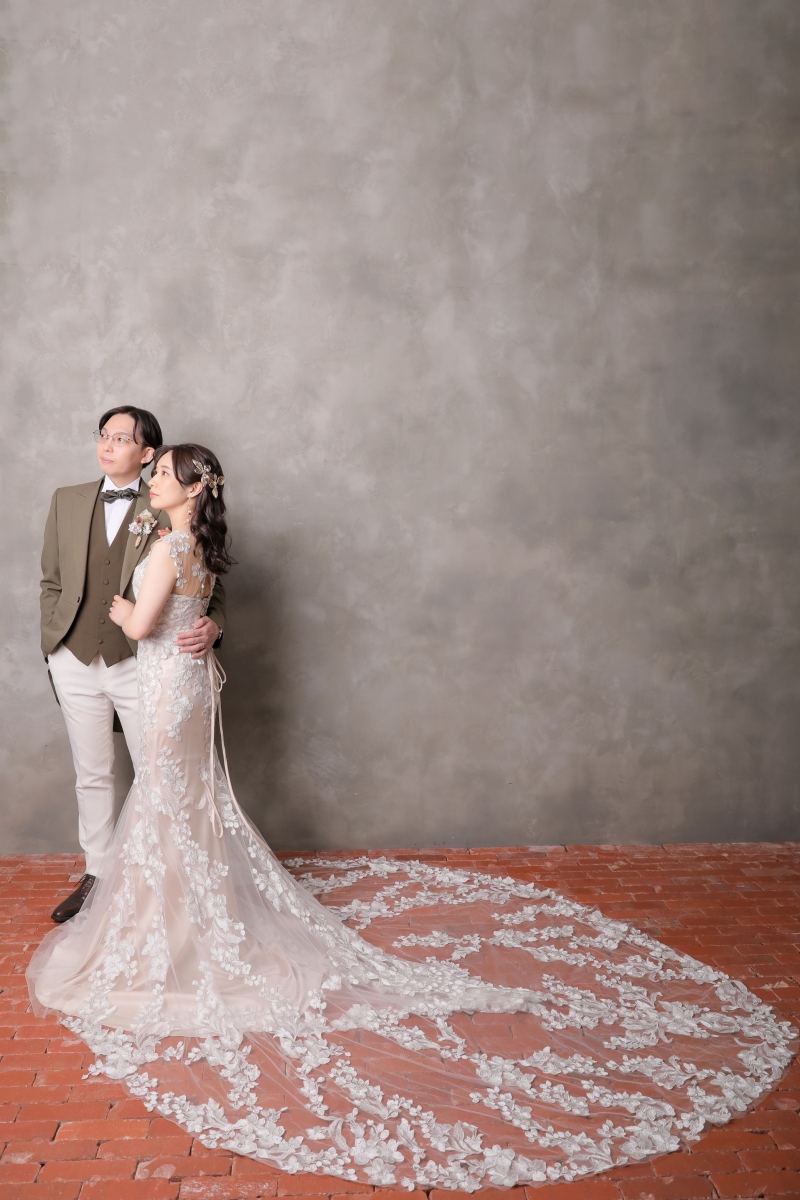 ドレスを見せて