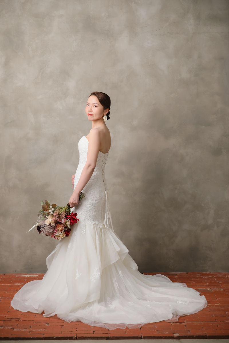 洋装ハウススタジオで花に囲まれて2