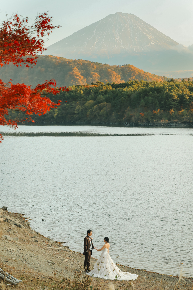 紅葉と富士と湖