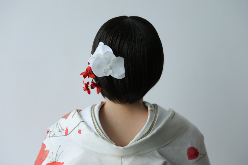 髪飾りと美しいバックスタイル
