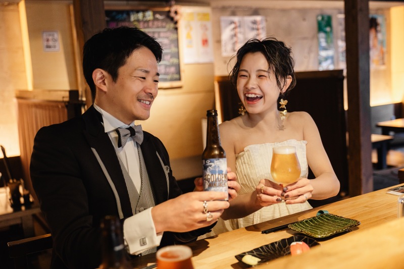 いつもの居酒屋、特別な姿、サイコーの乾杯