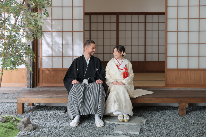 縁側に流れる、おふたりだけの特別な時間