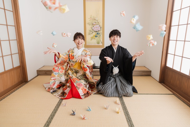 小物やスタジオアイテムで賑やかな写真を！