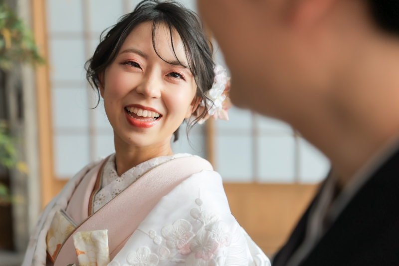 ご新郎様越しのご新婦様