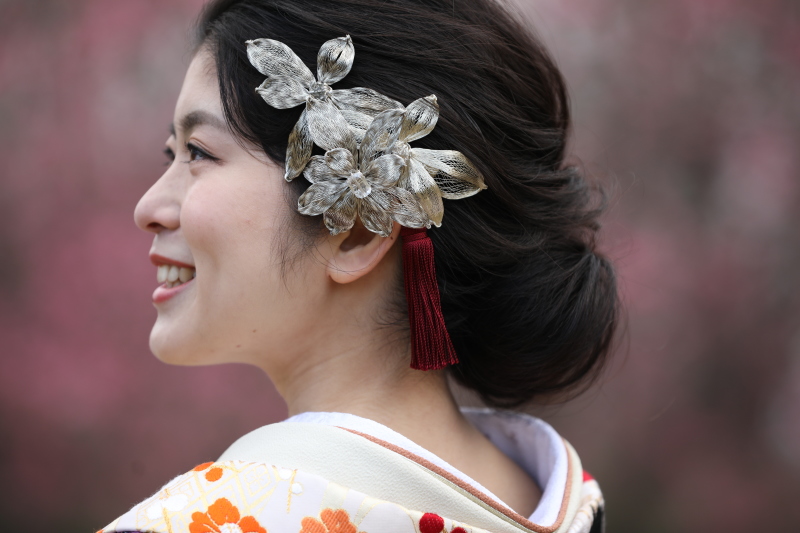 ロケーションだからこそ映える髪飾り