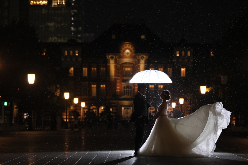 雨の東京駅
