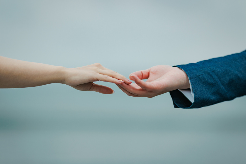 手と手