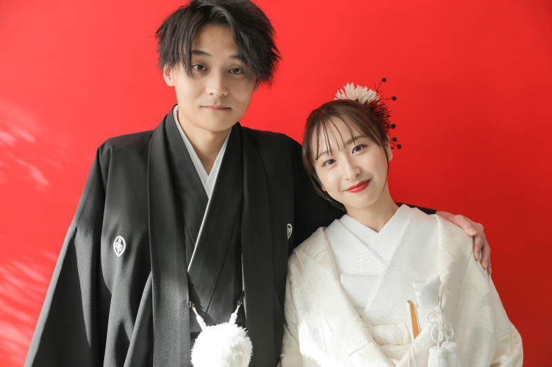 お着物が映える赤背景