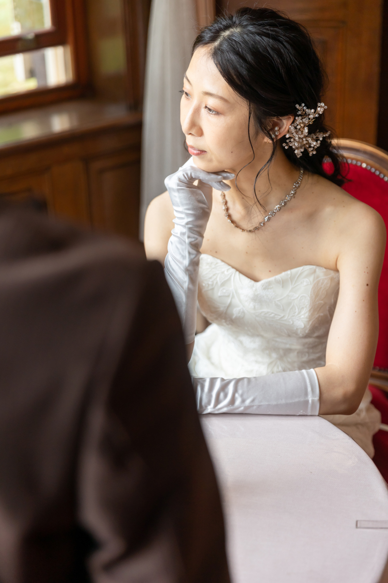 ご新郎様越しの