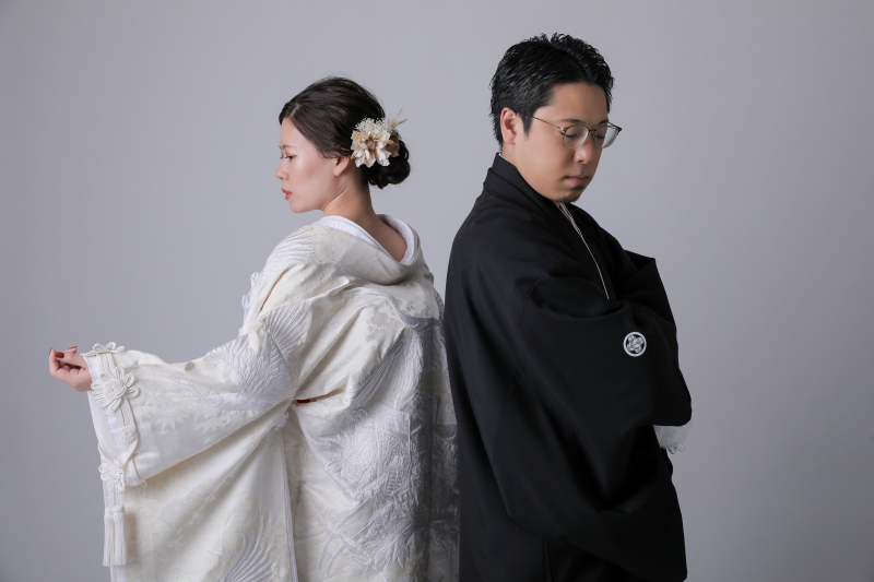 背中合わせで