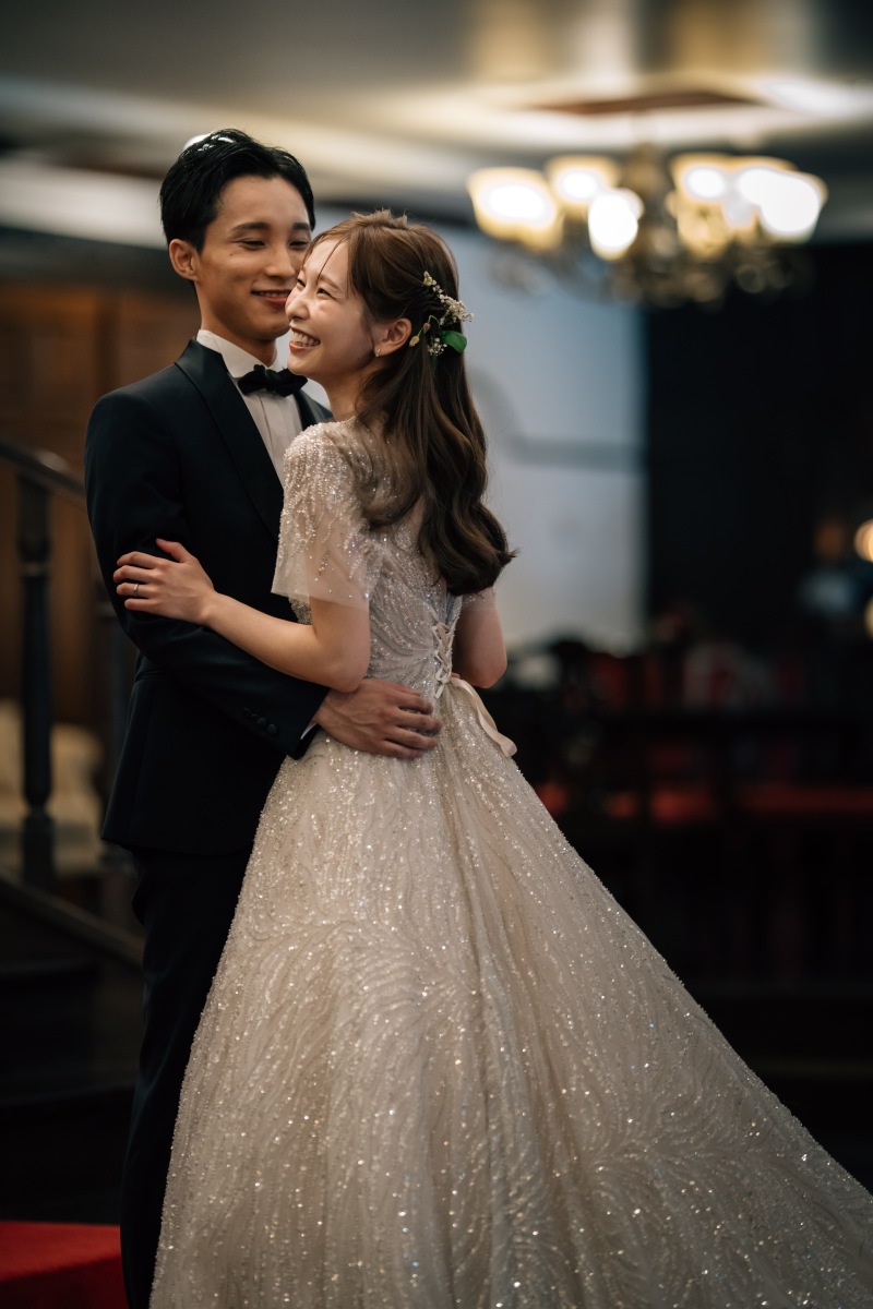 そっと寄り添うショットも