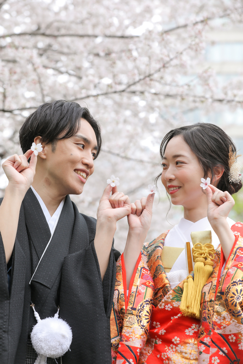桜を両手に