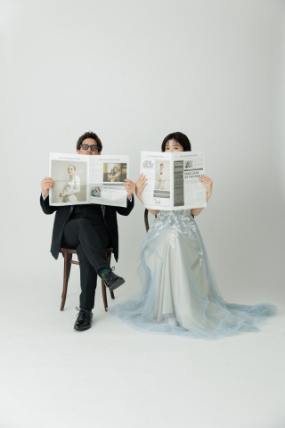 無地背景でお二人らしく！