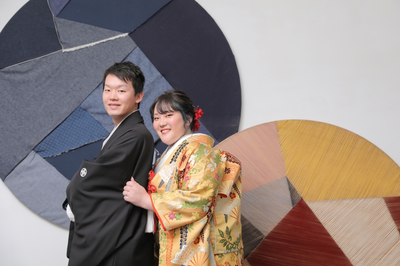 赤と青の丸の背景