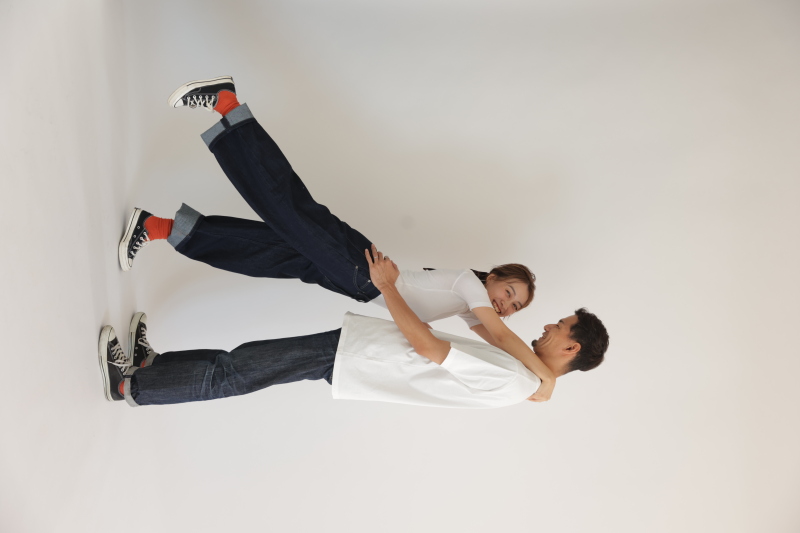 ご新婦様をやさしく見つめるご新郎様