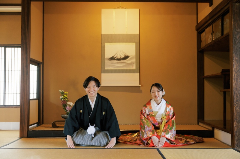 正座のショットも