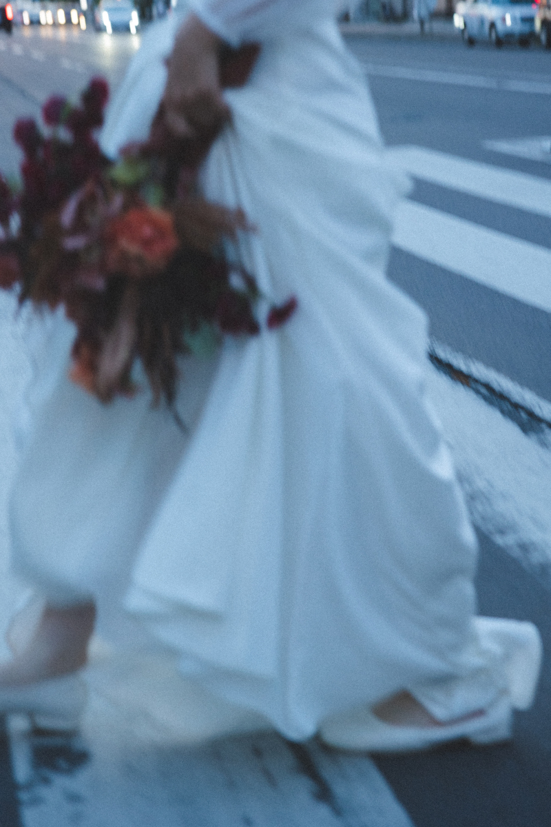 歩きながら撮る雰囲気カット。